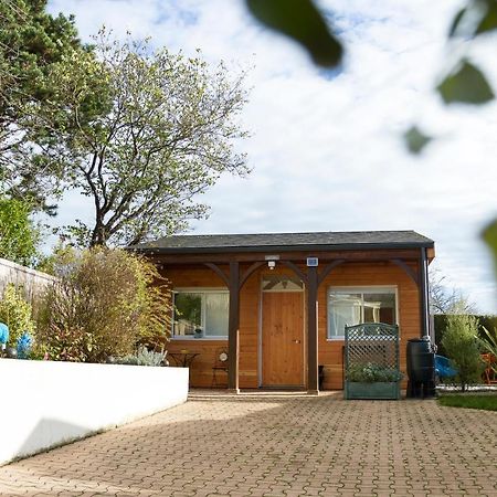 Un Chalet A Caen Exterior photo