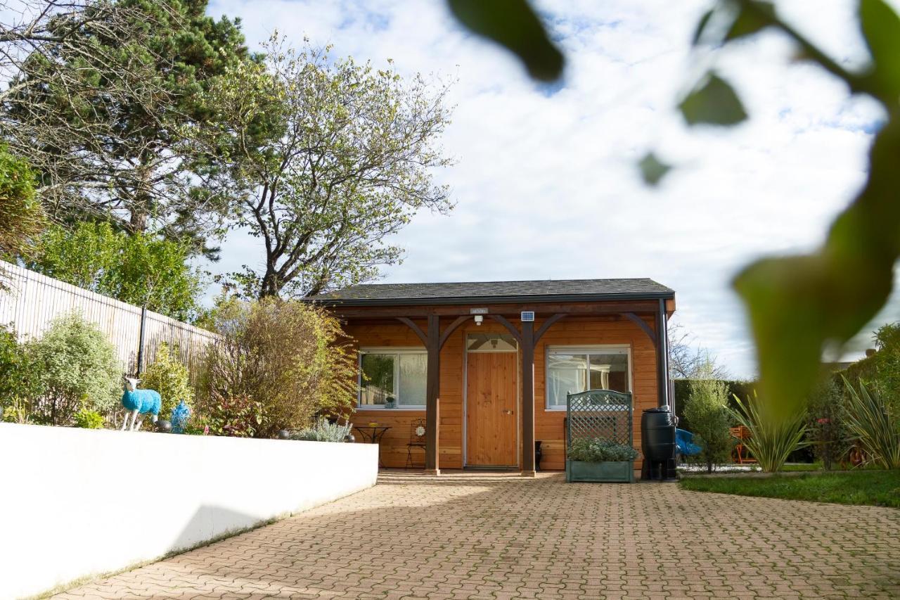 Un Chalet A Caen Exterior photo